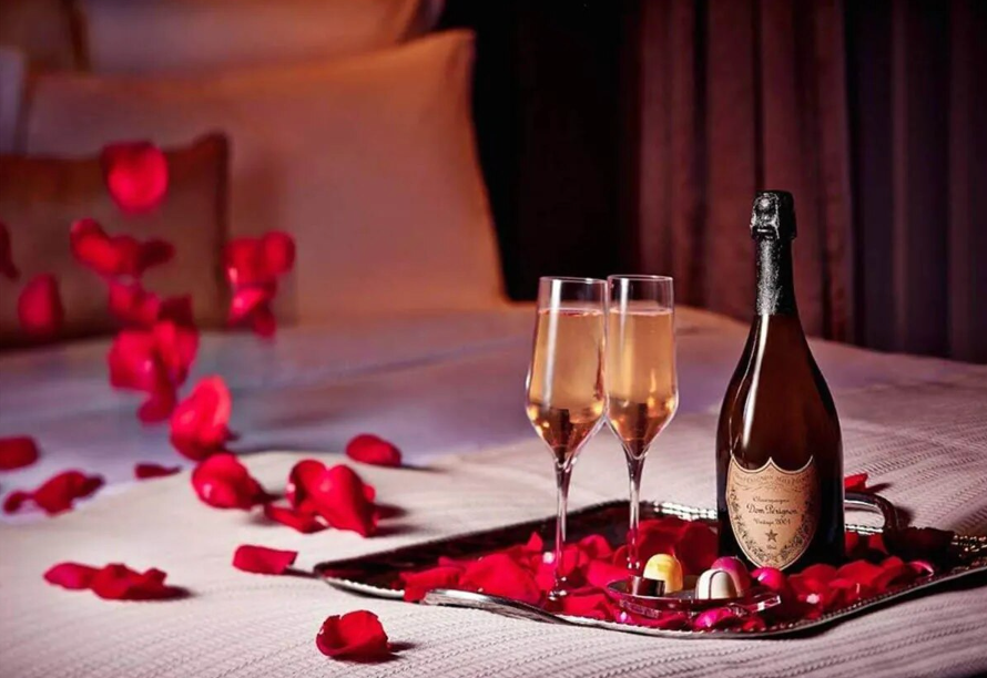 Lovers rose petals